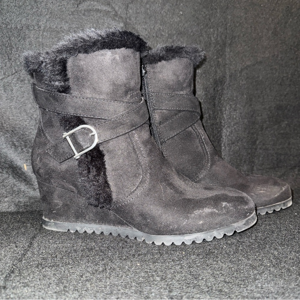 Unisa Unchester Faux Fur Black Ankle Booties Boots Womens size 7 Side Zip Wedge